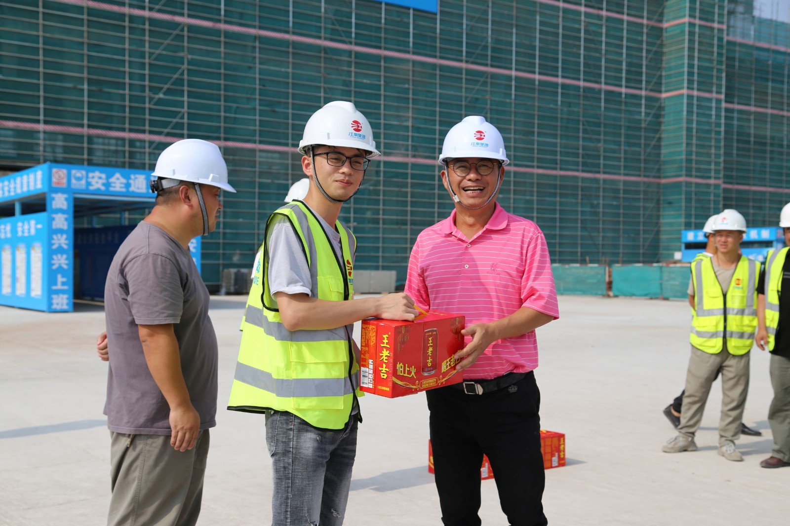 1575969038463839.jpg 李总发物资7,.JPG